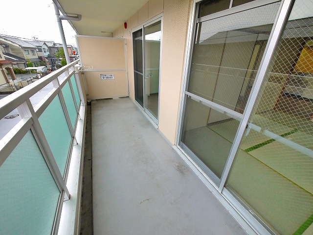 バルコニー　バルコニーからの眺めを楽しみながら食事をしませんか