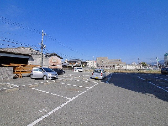 駐車場　駐車場に車を止められます
