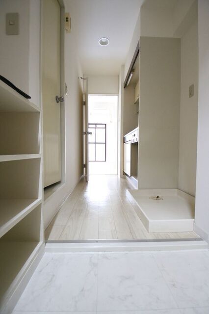 玄関　※同建物内別室の参考写真です