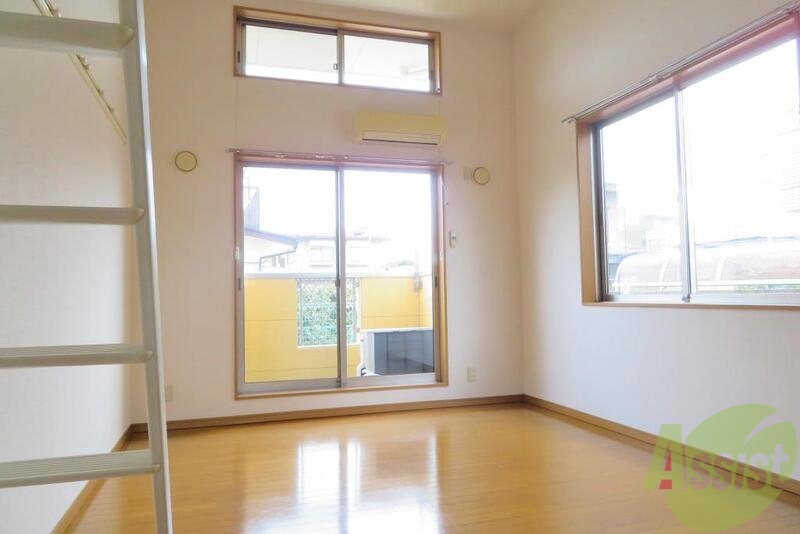 居室・リビング　ゆったり１０帖のフローリングのお部屋です。ピカピカですね