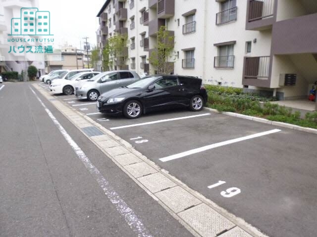 駐車場　駐車場