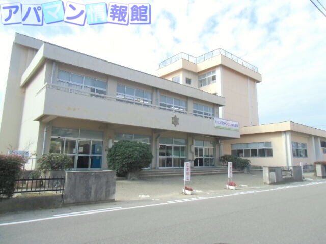 小学校　新潟市立山潟小学校（小学校）まで700m