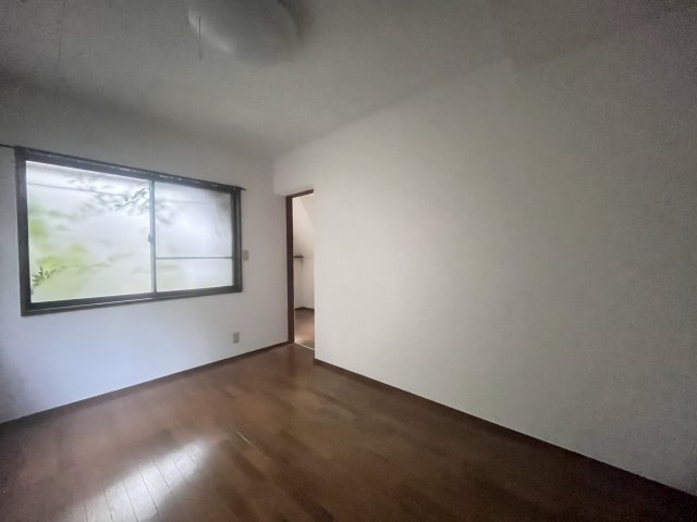 その他部屋・スペース　寝室も広々としております。