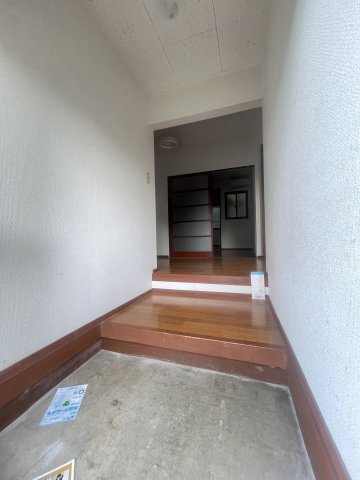 玄関　玄関は広々としております！！