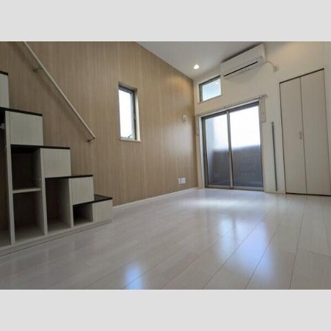 居室・リビング　室内