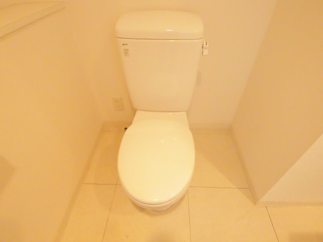 トイレ　※別室の参考写真の為、現況優先です。