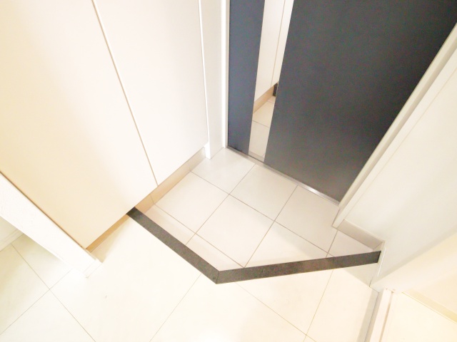 玄関　※別室の参考写真の為、現況優先です。