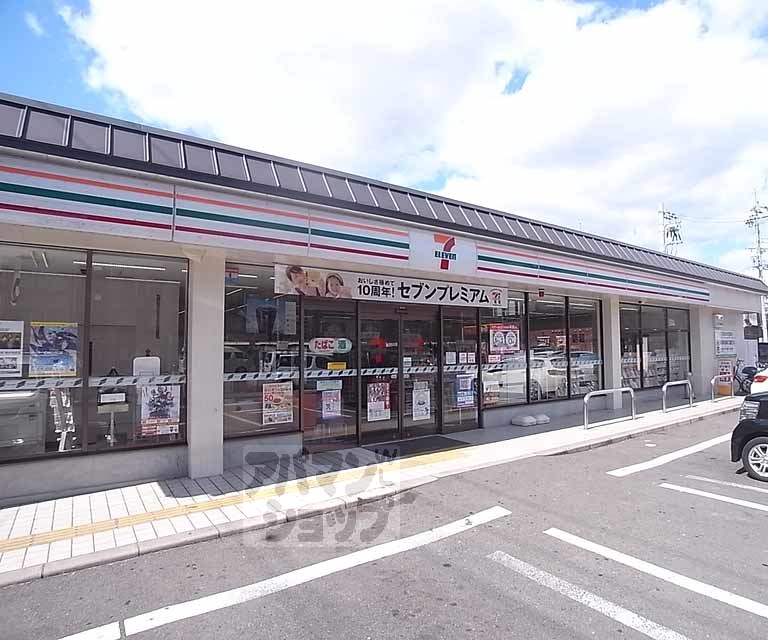 コンビニ　セブンイレブン京都梅津店（コンビニ）まで1000m