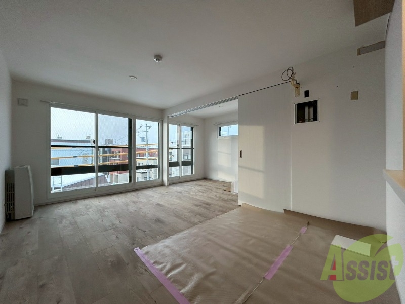 居室・リビング　広くてキレイなお部屋が広がっていて、充実した生活が送れそう。