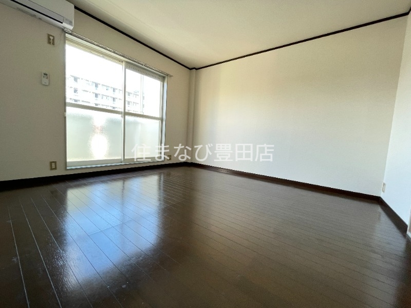 居室・リビング　同型別部屋写真