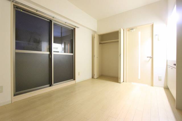 居室・リビング　７．８帖の広く使えるお部屋です