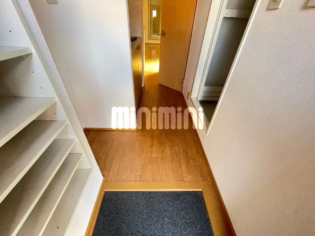 玄関　１０２の写真です。