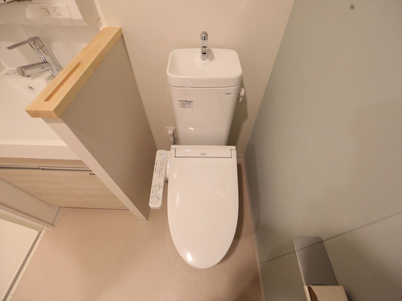 トイレ　温水洗浄暖房便座付トイレ