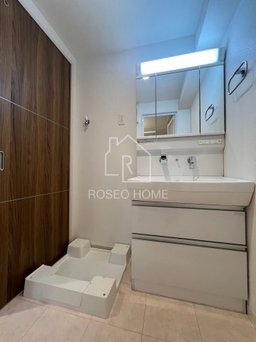 洗面設備　同マンション別部屋：参考写真