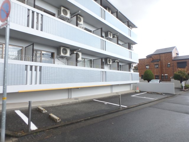 駐車場　駐車場があるので、車を買う予定の方も安心です