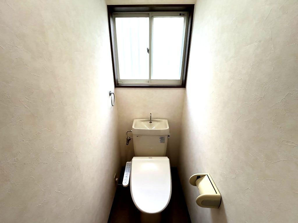 トイレ　温水洗浄便座だから毎日清潔で快適！