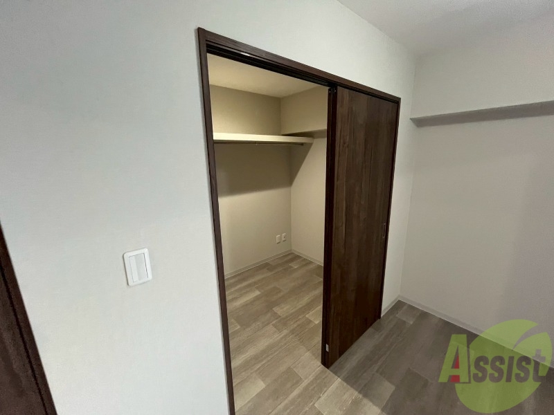 収納　クローゼットは奥行きもあり、荷物が多い方でも安心です。