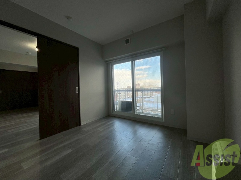 その他部屋・スペース　寝室はこちらです。光が差し込む、温かみのあるお部屋です。