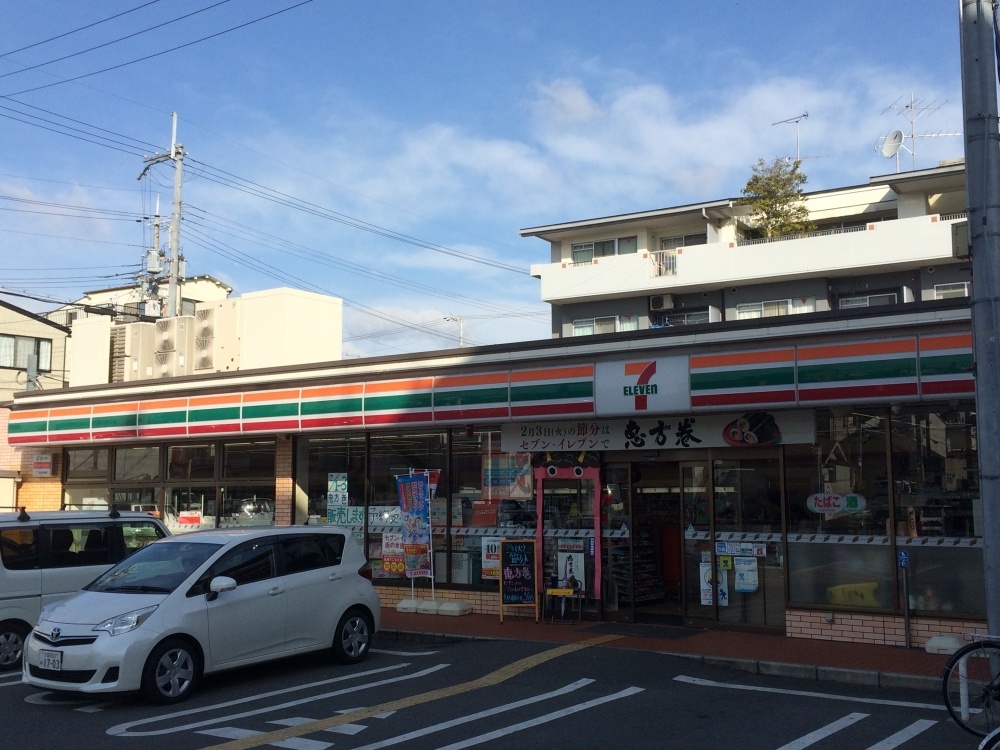 コンビニ　セブン－イレブン東大阪小阪本町２丁目店（コンビニ）まで560m