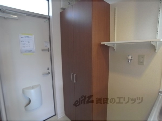 キッチン　すぐ横に下駄箱あります。