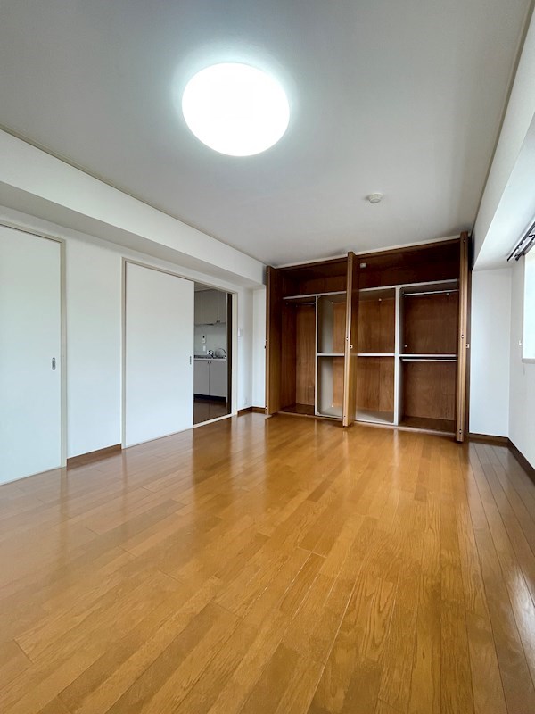 その他部屋・スペース　広くて明るい寝室