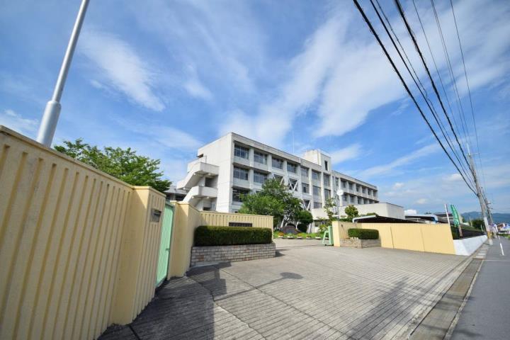 中学校　天理市立西中学校（中学校）まで931m