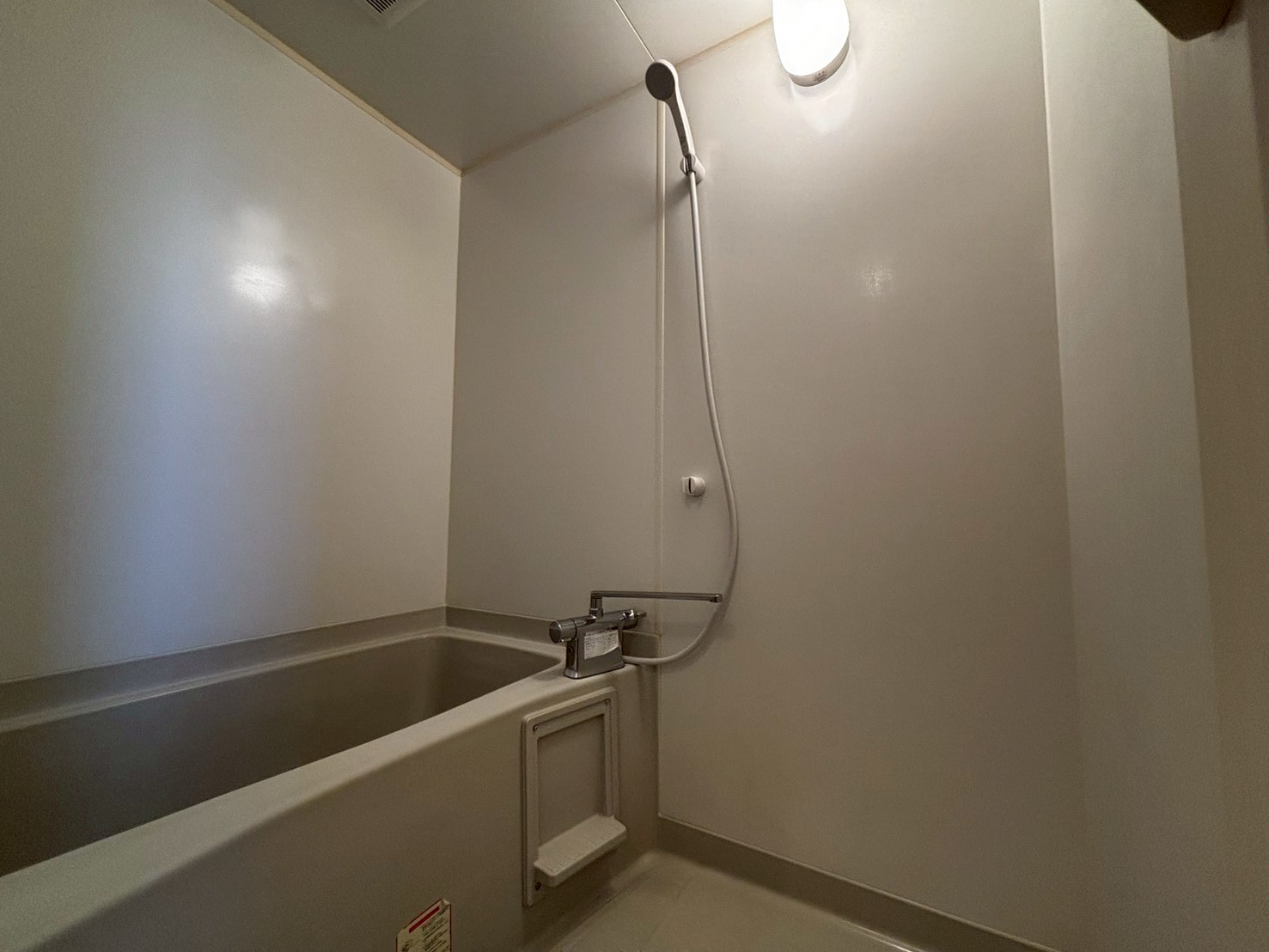バス・シャワールーム　浴室　※現況優先