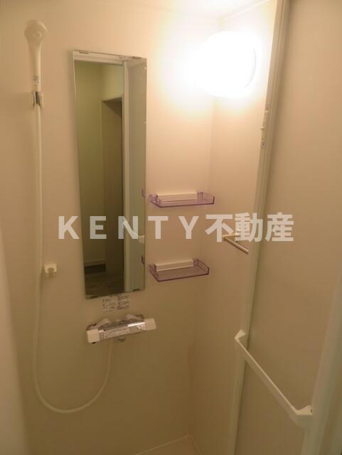 バス・シャワールーム　さっと体を洗えるシャワールーム付です