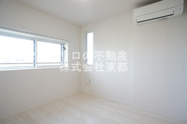 その他部屋・スペース　２面採光なので、明るく風通しのよい過ごしやすいお部屋です♪