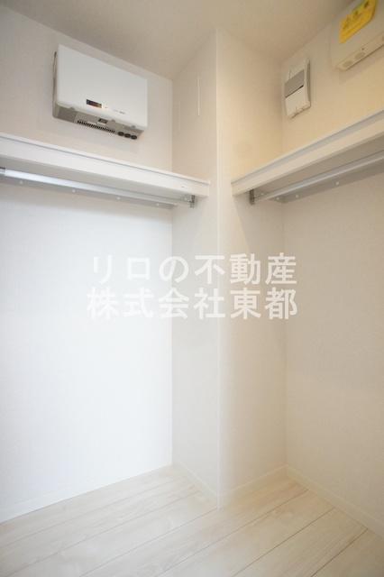 収納　奥行のあるウォークインクローゼットならお荷物多い方でも安心☆