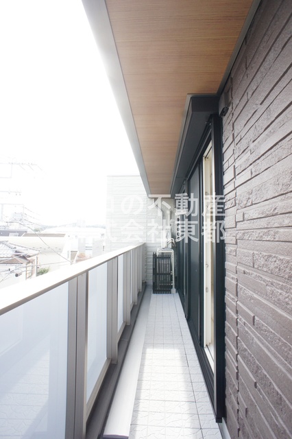 バルコニー　バルコニー付！お天気のいい日は洗濯物も気持ちよく干せますね！