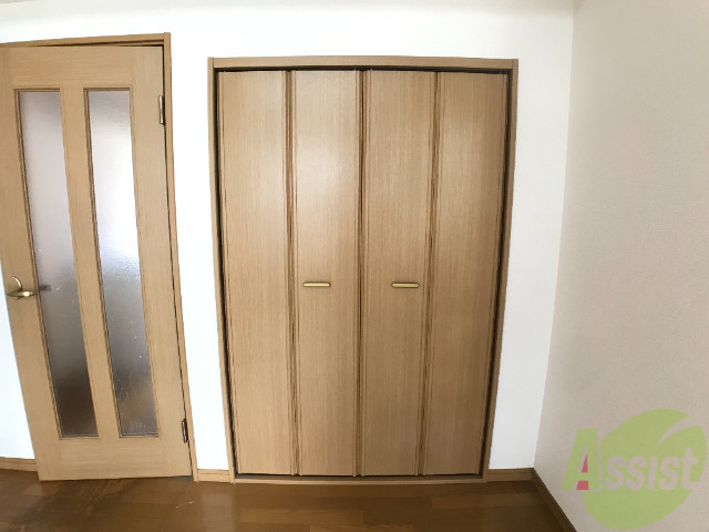 収納　収納はこちらのクローゼットをお使いください。