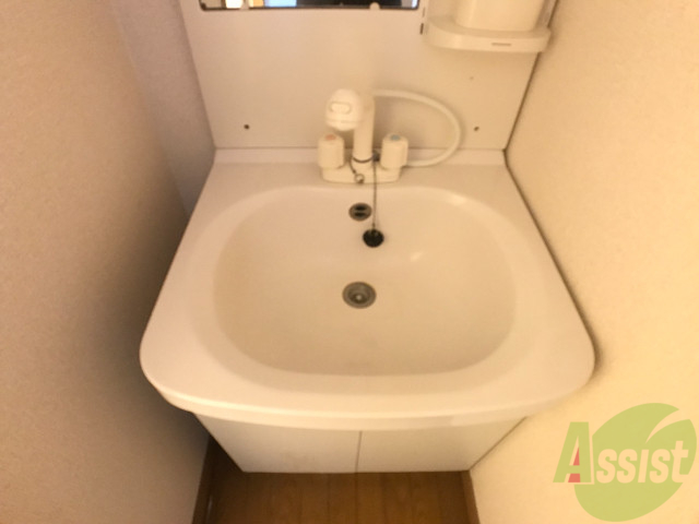 洗面設備　洗面台はシャワードレッサーなので朝の身支度も楽々ですね～