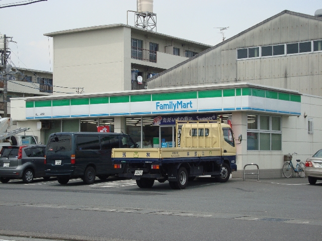 その他　ファミリーマート（その他）まで50m