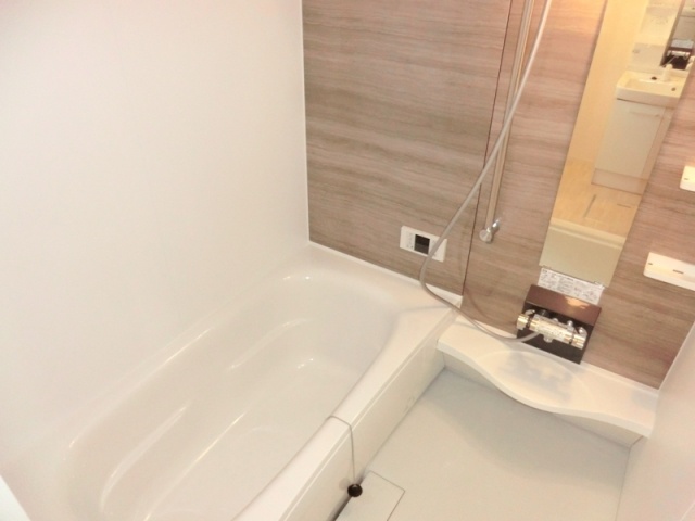 バス・シャワールーム　一坪風呂で広々とした浴室☆
