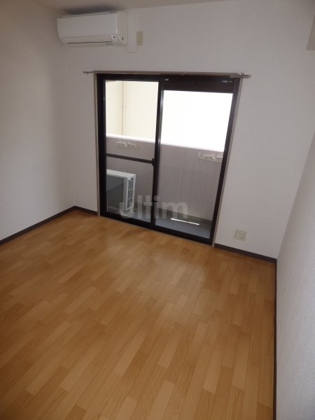 居室・リビング　※別のお部屋のお写真です。御参考までに。