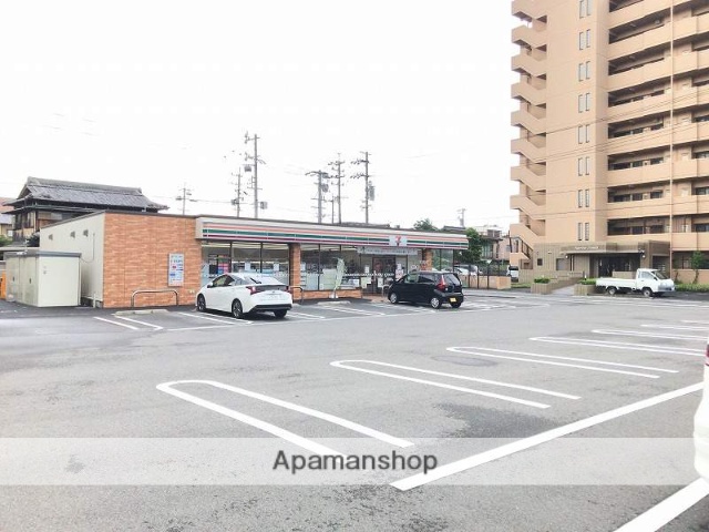 コンビニ　セブンイレブン（コンビニ）まで421m