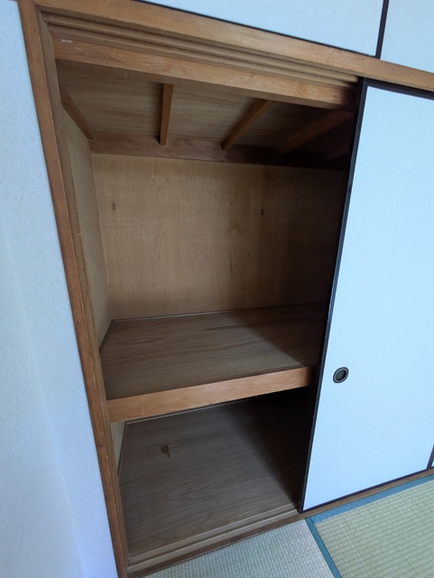 収納　★西側和室には押し入れがあります★