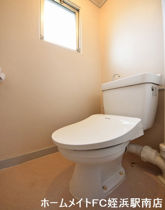 トイレ　★小窓があって換気バッチリ♪★