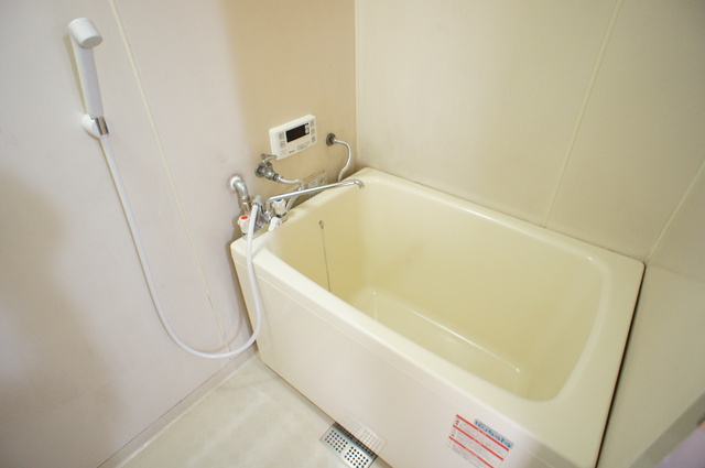 バス・シャワールーム　バストイレ別なのでゆったり癒しのバスタイムを満喫できます。