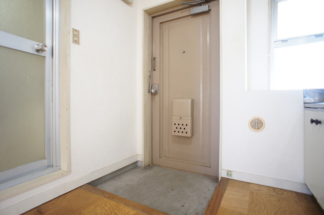 玄関　清潔感のある玄関スペース