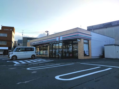 コンビニ　セブンイレブン 浪館通店（コンビニ）まで600m