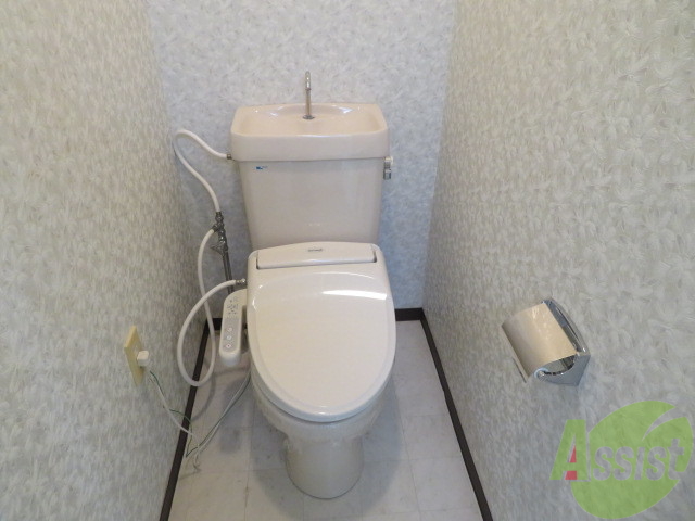 トイレ　トイレにはもちろんウォシュレットが備え付け