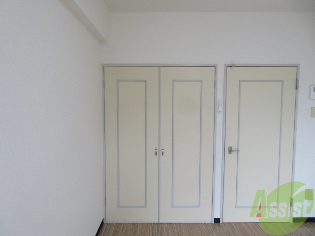 収納　お部屋には大きめのクローゼットがありますね