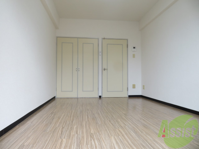 その他部屋・スペース　ベッドを設置すれば、寝室の出来上がりですねー