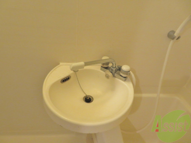 洗面設備　洗面台はお風呂と仲良しな感じです、歯磨きなどこちらで