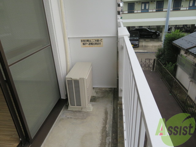 バルコニー　バルコニーは南向きで陽当りも良さそうです