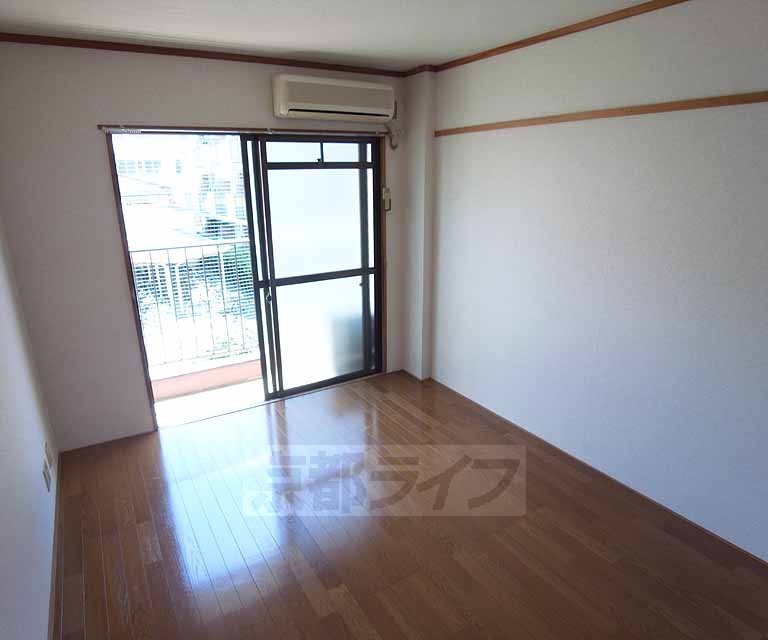 居室・リビング　６帖の洋室です。