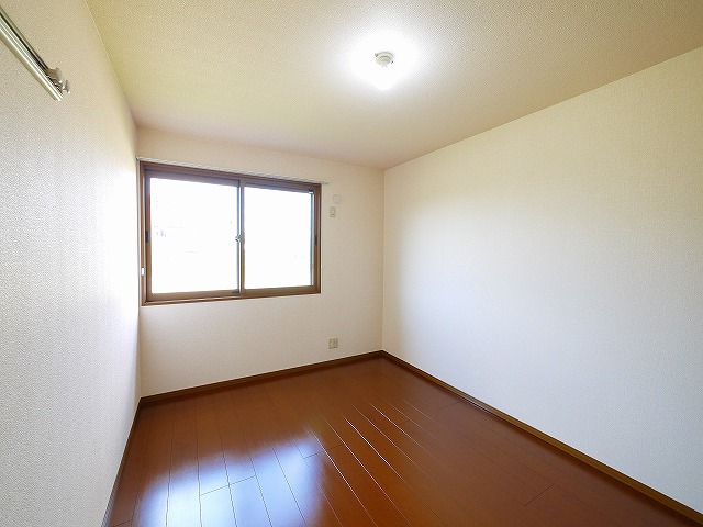 その他部屋・スペース　落ち着いて過ごせるお部屋なので、寝室にいかがでしょうか