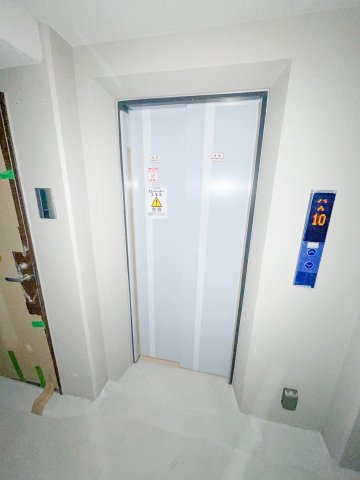 その他共有部分　エレベーターがあると重たい荷物も簡単に部屋まで運べますよ
